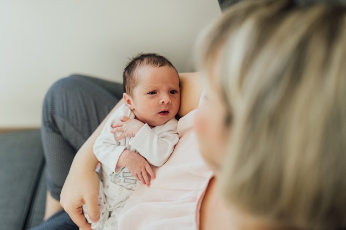 lifestylové focení newborn miminka doma 