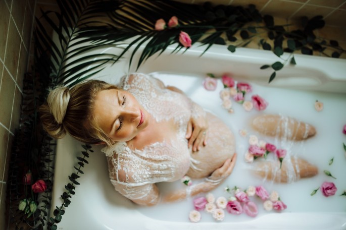 fotograf mlada boleslav tehotenske foceni foto ivet k milkbath focení těhotných ve vaně