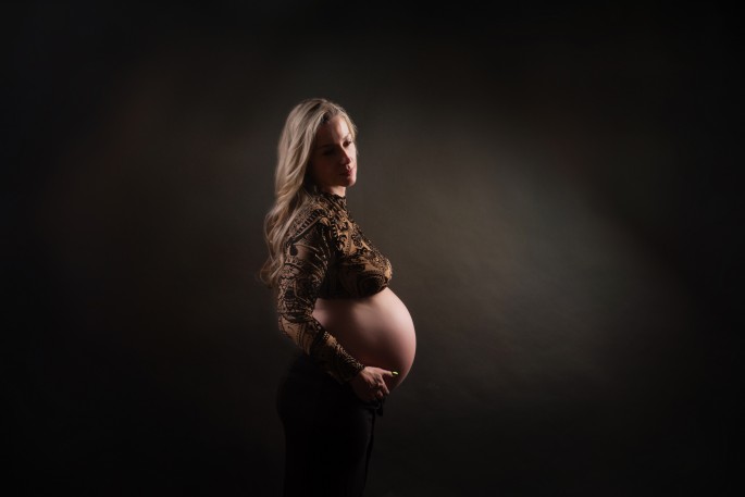 těhotenské focení v ateliéru fotograf mladá boleslav iveta krausova 