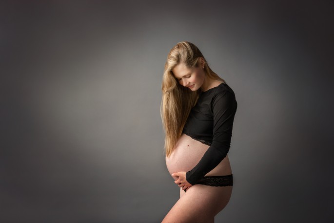 těhotenské focení v ateliéru fotograf mladá boleslav iveta krausova 