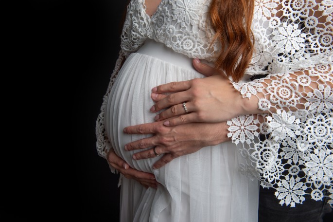 těhotenské focení v ateliéru fotograf mladá boleslav iveta krausova 