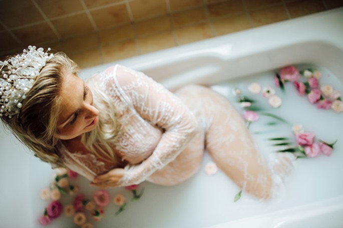 fotograf mlada boleslav tehotenske foceni foto ivet k milkbath focení těhotných ve vaně